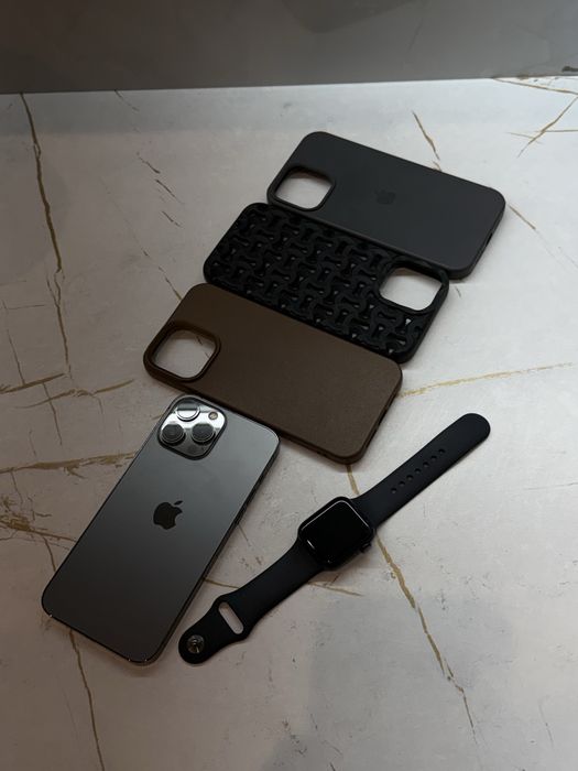 Iphone 13 pro max and apple watch se gen2