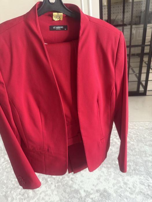 Костюм женский.