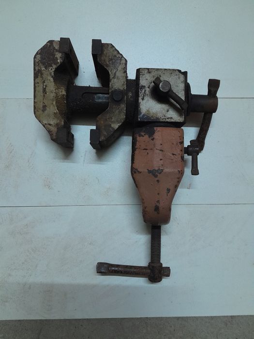 Продам тиски бытовые