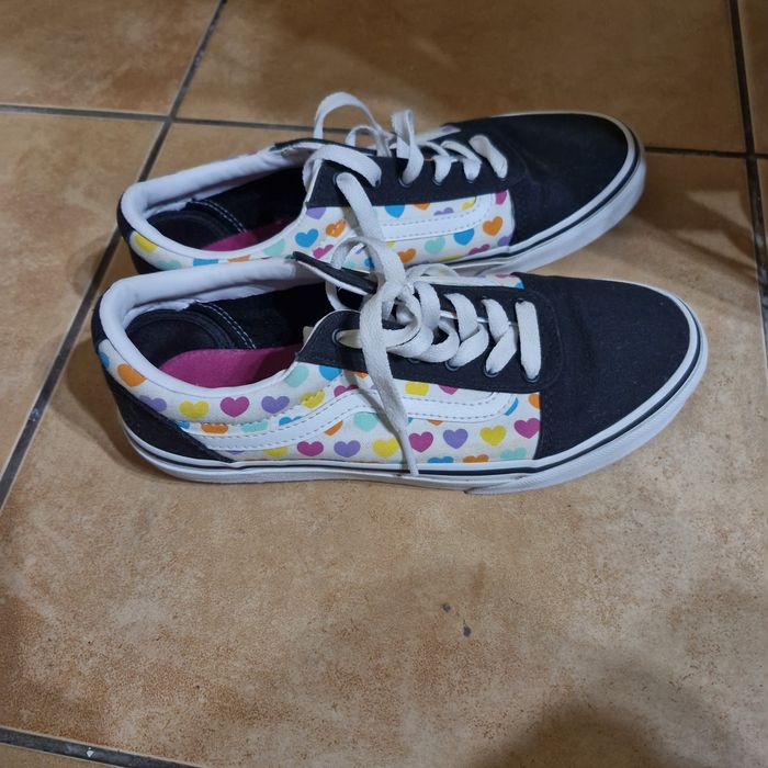 Tenisi Vans puratati o data