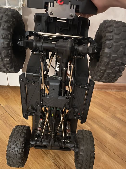 Игрушечный внедорожник