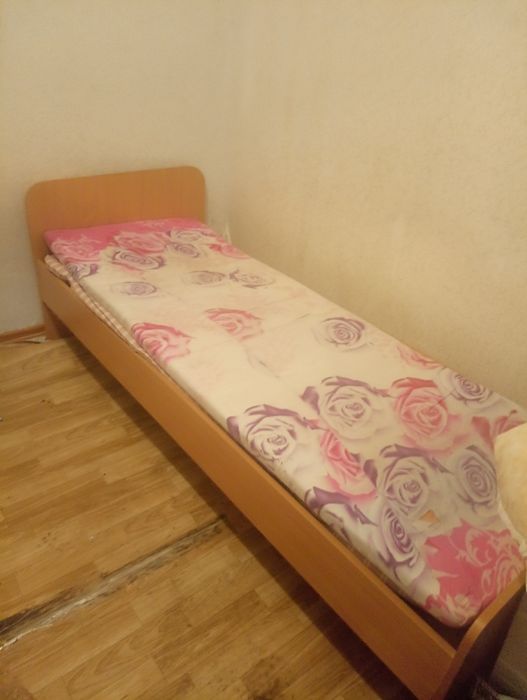Продаю кровать с матрасом