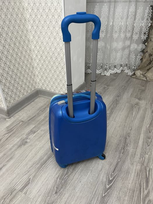 Продам детский чемодан