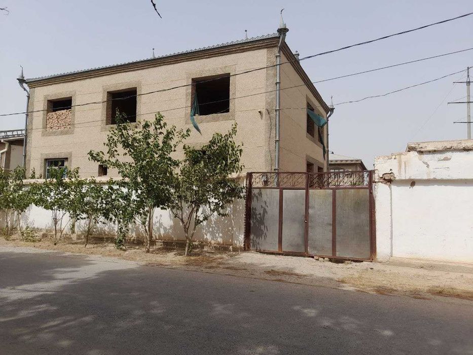 Барча шароитларга эга бўлган ховли уй-жой сотилади.