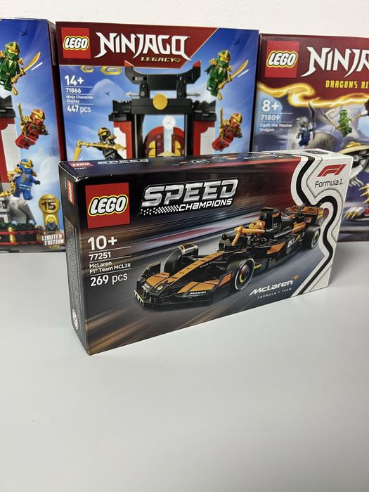 Vând Lego F1 - 77251