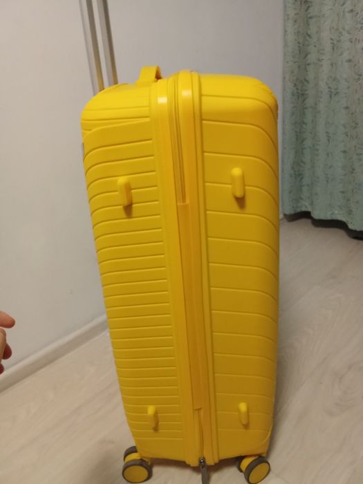 Продам чемодан большой