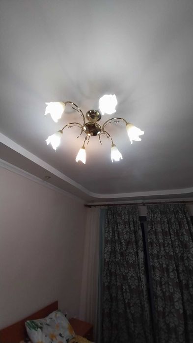 Продам люстру.      .