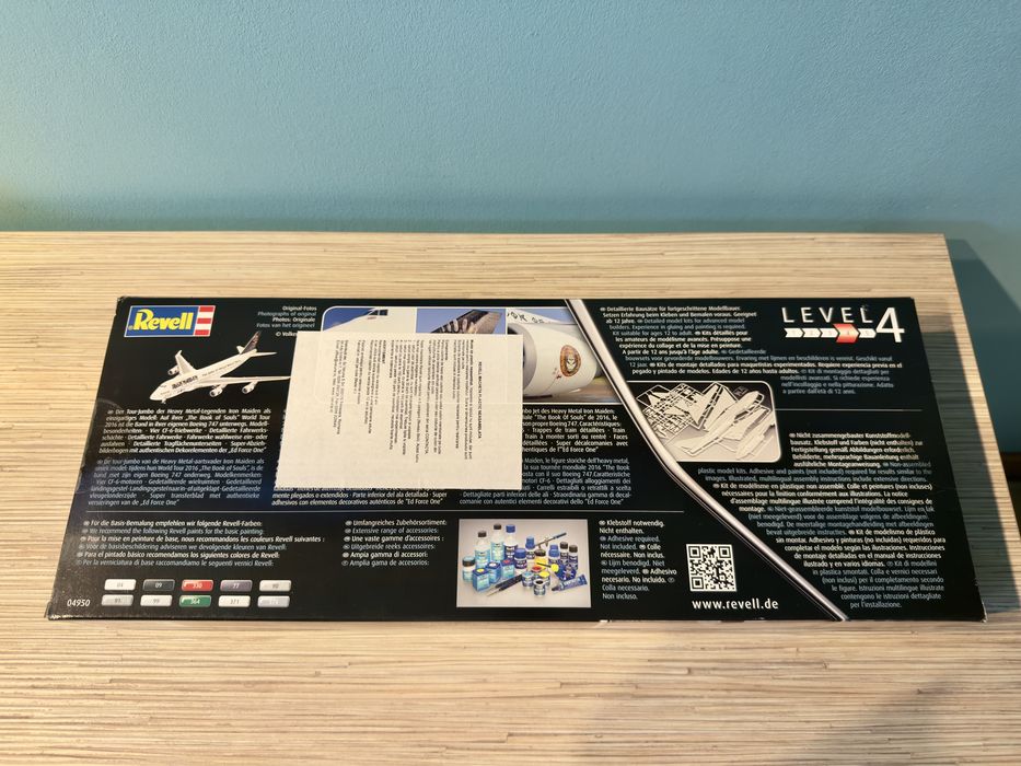 Machetă Revell avion Boeing 747-400 Iron Maiden ED FORCE ONE 1:144