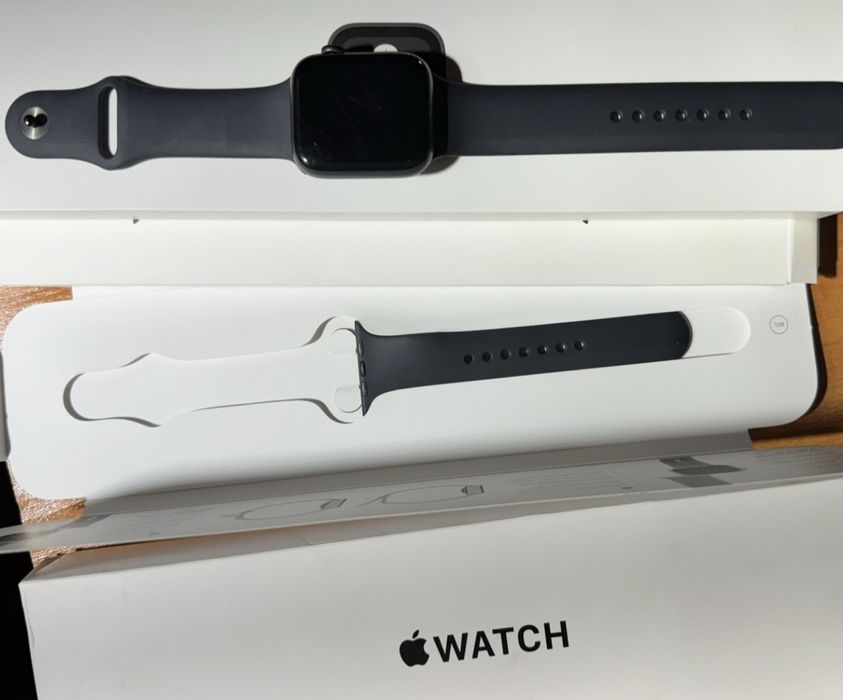 ПРОДАМ Apple watch SE