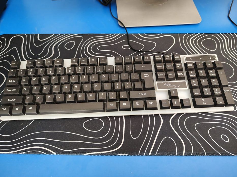 Vând PC gaming+ mouse tastatura