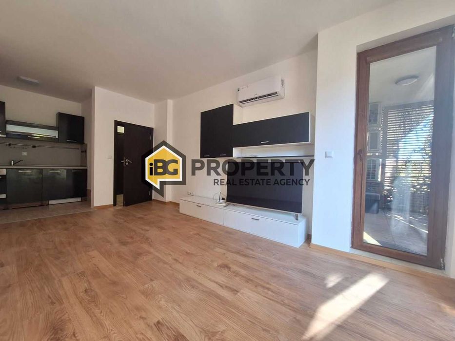 Двустаен апартамент с веранда в град Бяла