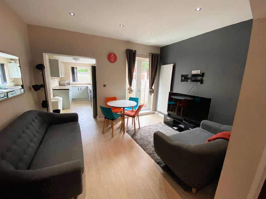 Дава се под наем Двустаен апартамент в София, Център - 55 кв.м за 397.8 € - Снимка #1