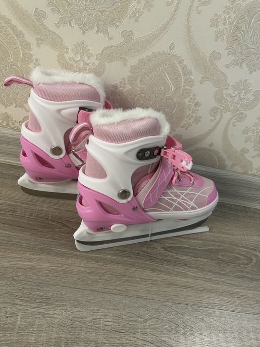 Продаю коньки розовые.