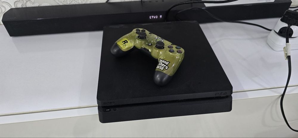 Playstation 4 sotiladi. Продаю