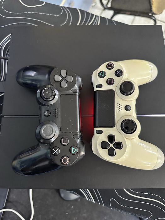 PS4 Classic CUH-1208B 2 джостика в хорошем состоянии