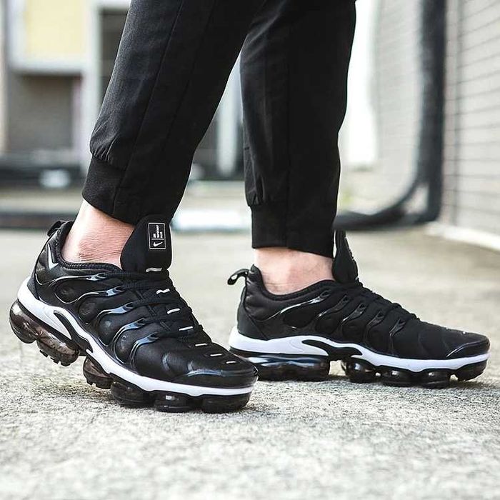 НОВИ! / Nike / Air Vapormax / Plus Black & White
