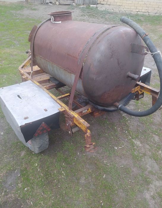 Продам прицеп бочку на колёсах.