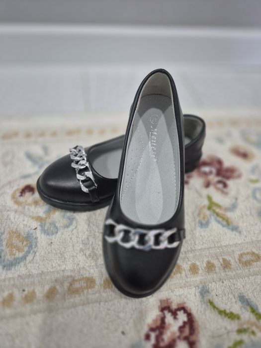 Продам туфли для девочек. В идеальном состоянии.