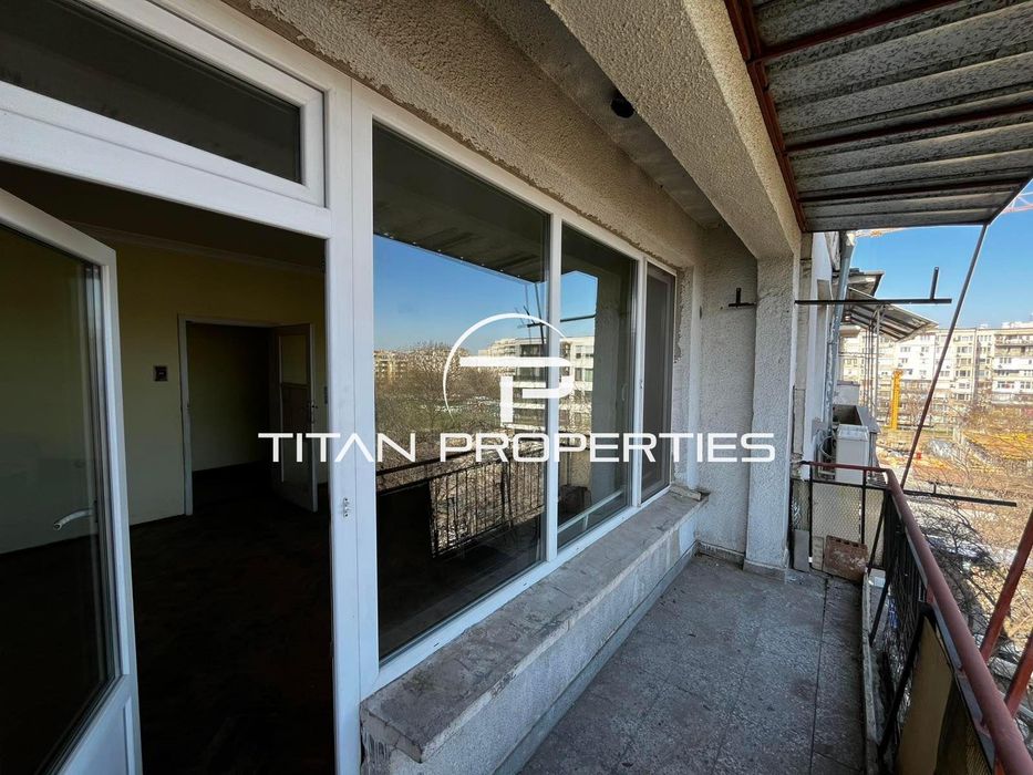 Четиристаен апартамент за продажба в кв. Кючук Париж