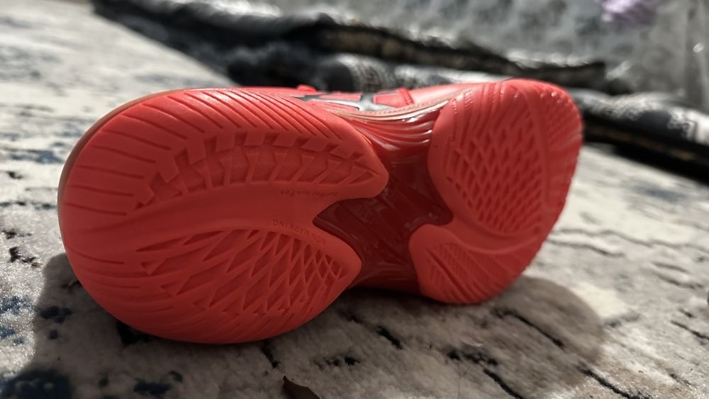 ASICS krasofka volleybol 

Yangi, juda chiroyli va s