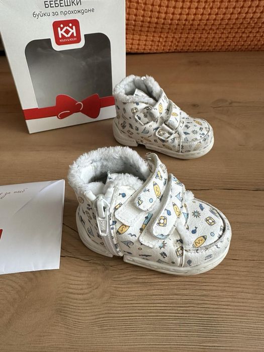 Бебешки обувки Converse и Колев и колев