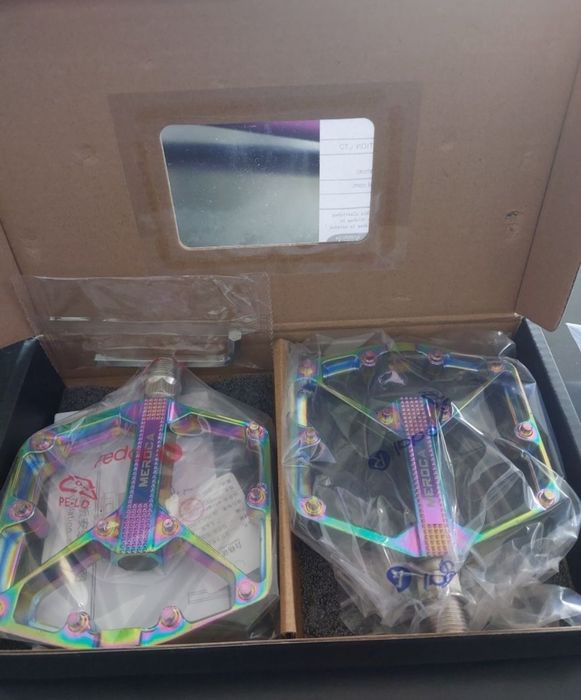 Многоцветни алуминиеви педали за колело