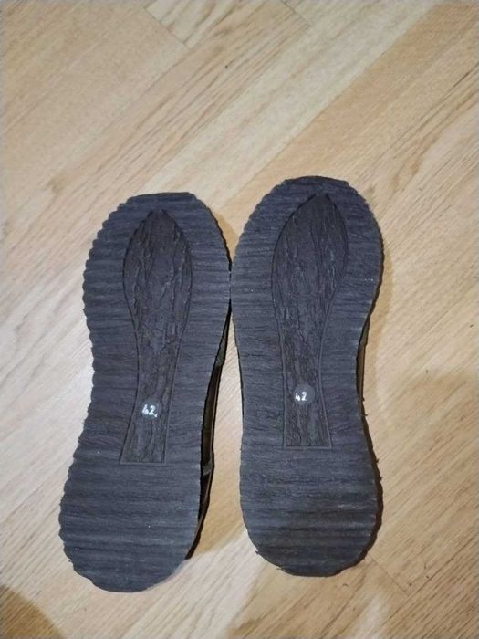 Продам тёплые мужские кроссовки