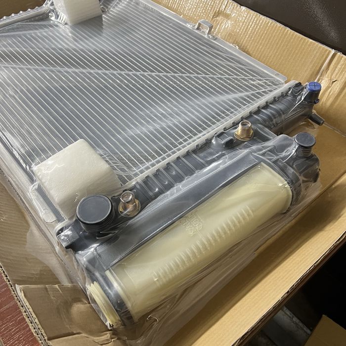 Новый радиатор BEHR bmw e34 бмв е34