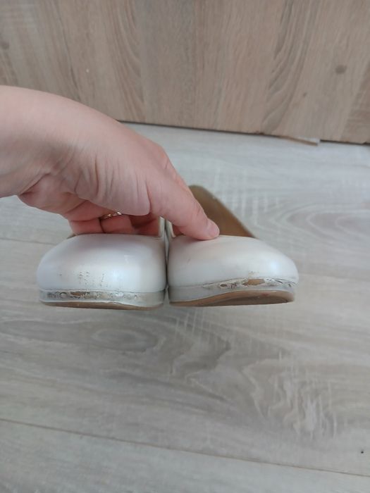 Pantofi ara din piele nr 39!