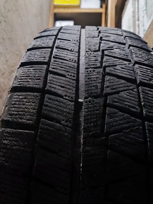 Колеса шины Bridgestone зима 215/60/16