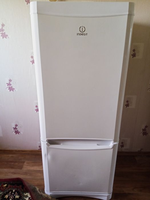 Продаётся холодильник indesit