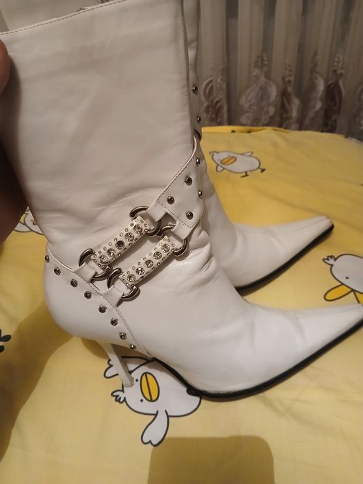 Продам белые полусапожки