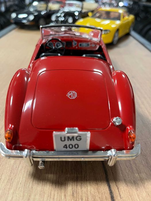 Чисто нова метална колекционерска количка МG A TWIN CAM CABRIO 1:18