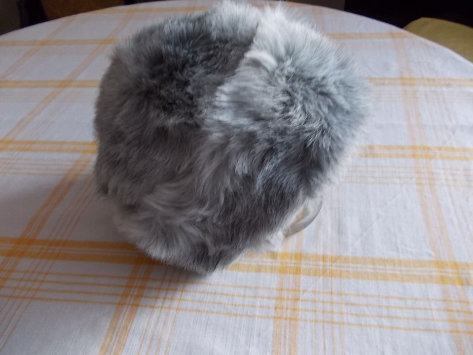 Зимна дамска шапка намаление