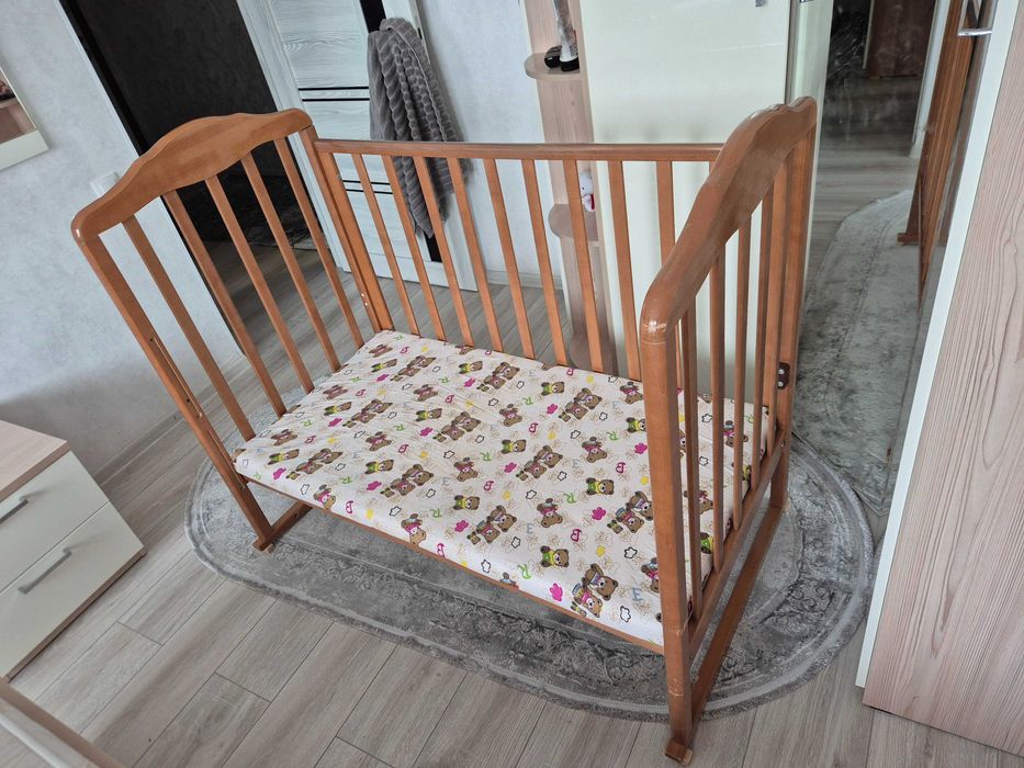 Продам детскую кроватку + подарок