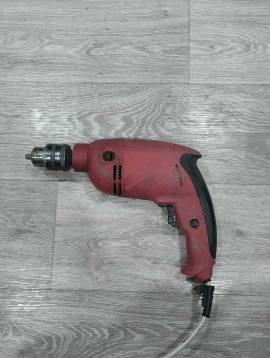 Продам дрель 500W c с реверсом и встроенным уровнем