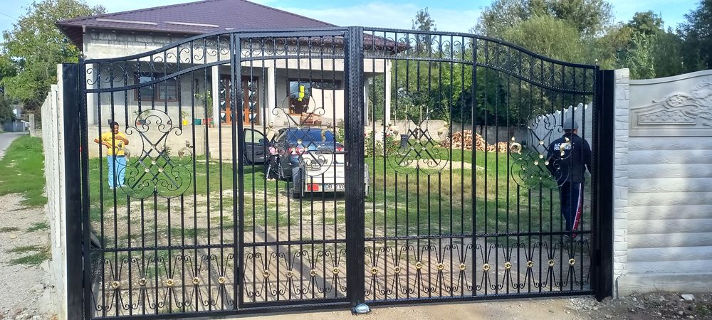 Execut la comanda porti, garduri, balcoane...