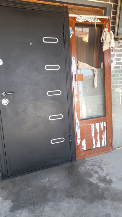 Продаётся дверь новый