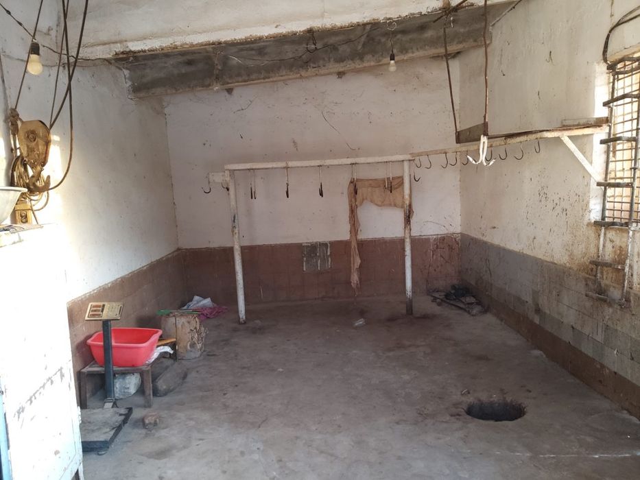 Uy sotiladi. Maydoni katta 50 so'tix