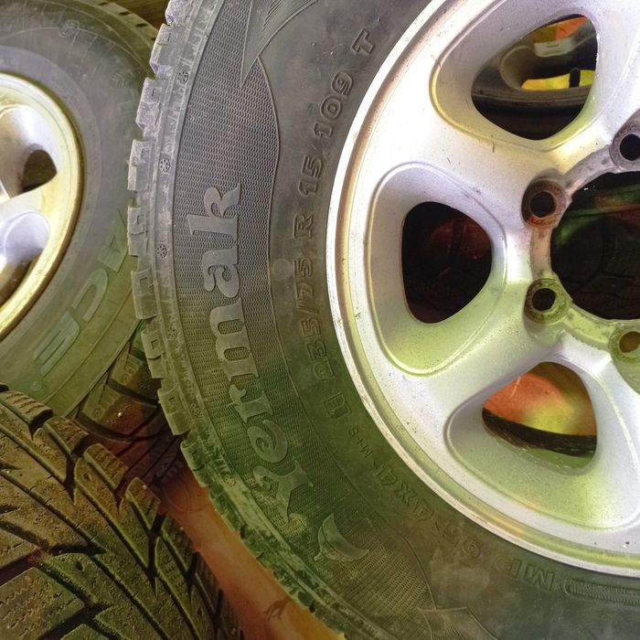 Резина 235/75 r15. Б/у, зимняя