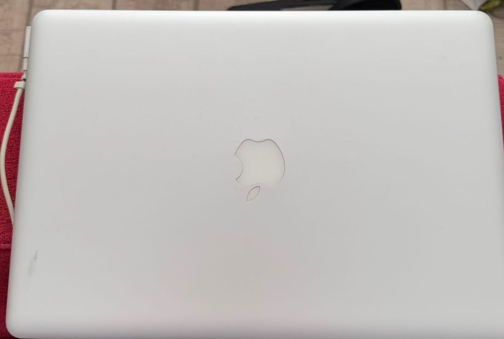 MacBook Pro 15-inch Mid 2010
Processor 2,4 GHz Intel core i5
4Gb ddr 3