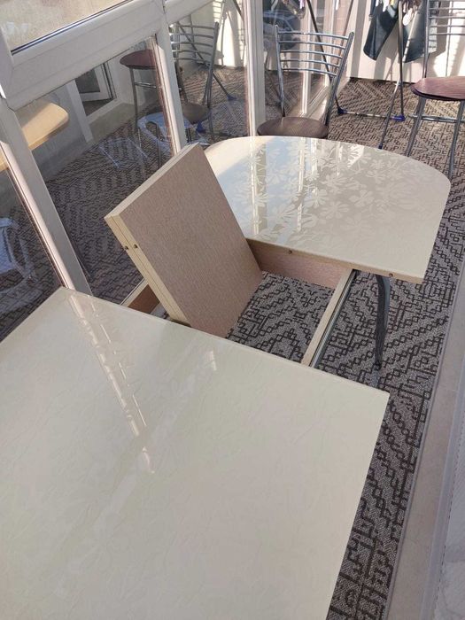 продам стол и 4 стула