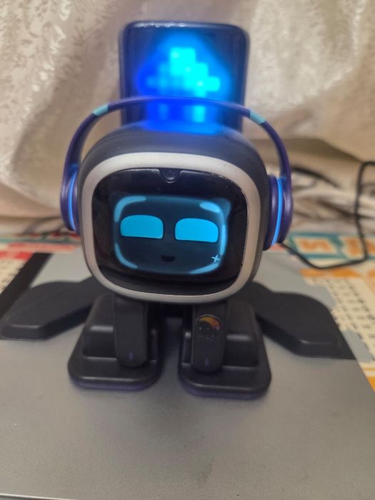 ИИ, Робот EMO Gо Hоме.