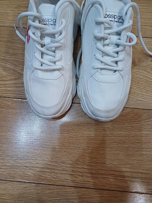 Дамски сникърси.