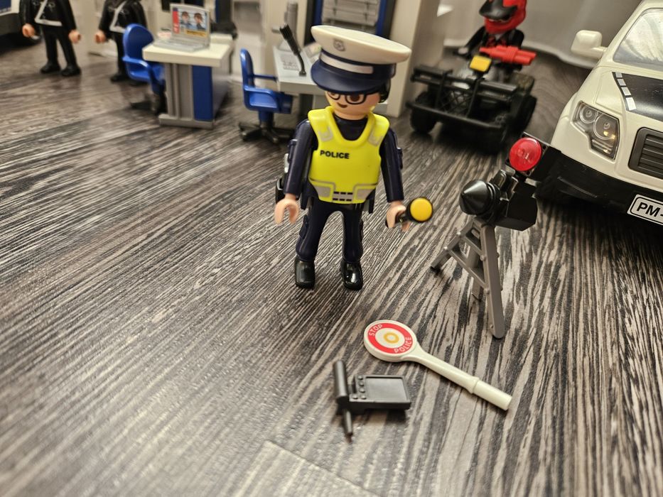 Playmobil Sectia de politie+set masina de politie cu sunete si lumini