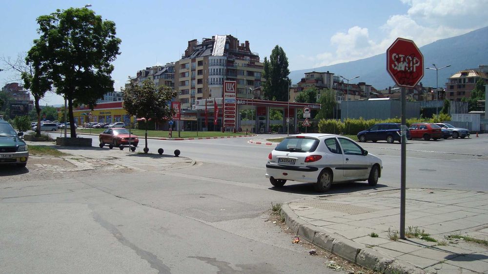 Дава се под наем Гараж / Паркомясто в София, Гоце Делчев - 20 кв.м за 119.85 € - Снимка #2