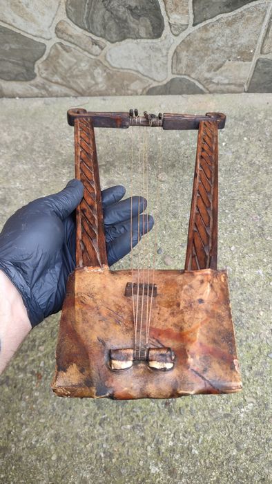 Instrument tradițional etiopian "Begena" sau "Krar"