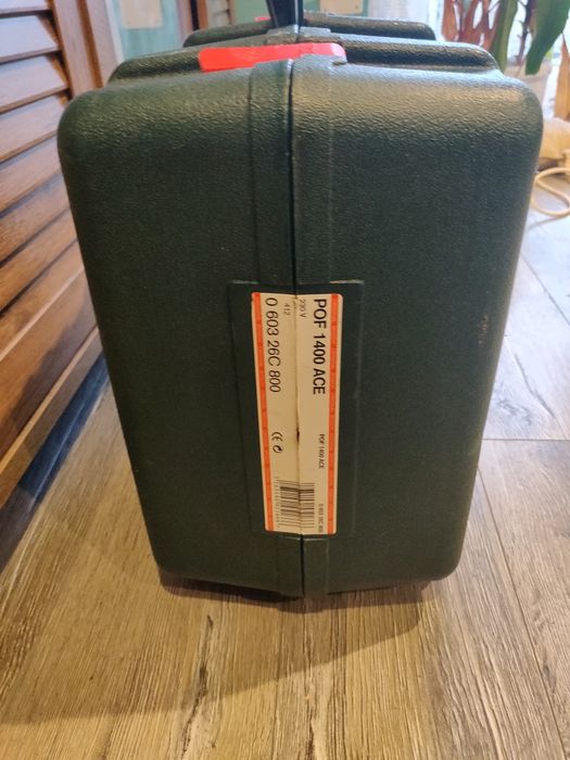 Freză verticală Bosch POF 1400 ACE – 1400W – stare excelentă