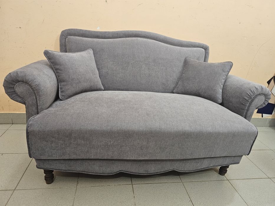 Двуместен диван ретро стил