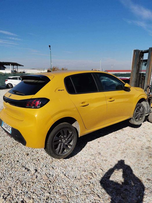 Peugeot 208 1.2 VTI 2021г.